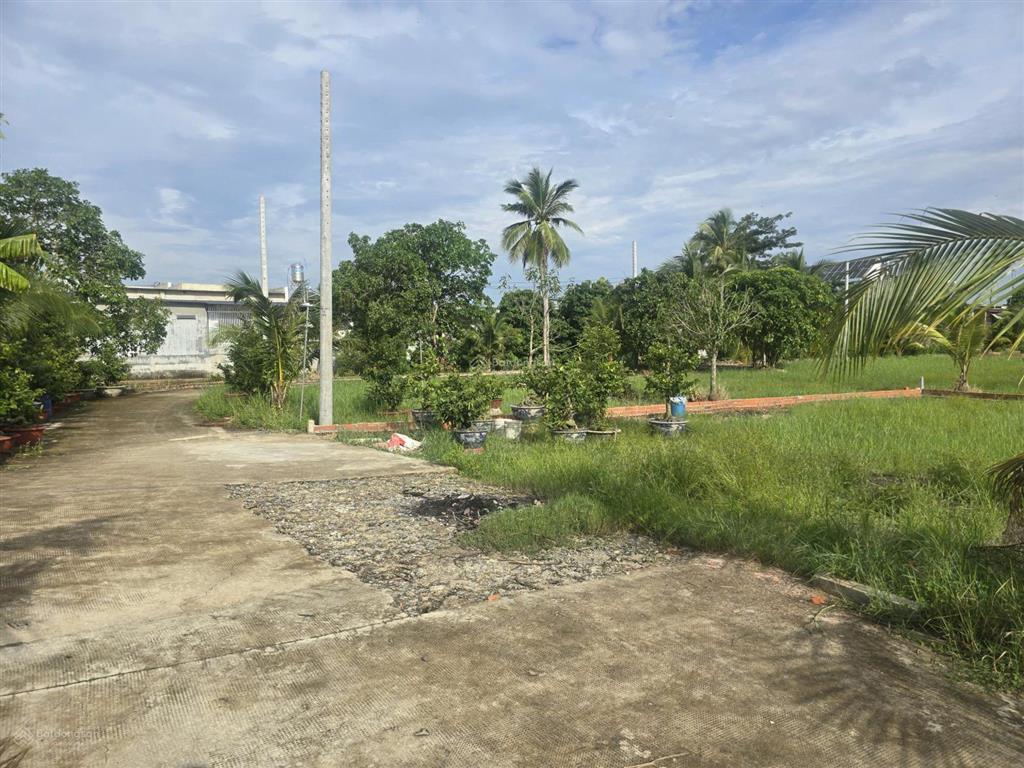 Lô đất ngay ubnd thị xã trảng bàng 625m2 có 121m2 đất ở đô thị giá 1 tỷ 250tr, cách chợ 200 mét