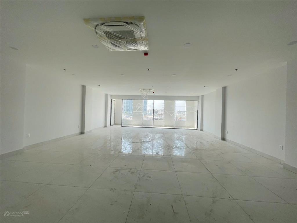 Cho thuê tòa nhà vip mặt tiền trương văn bang xây hầm 7 tầng phù hợp văn phòng chỉ 210 triệu/ tháng