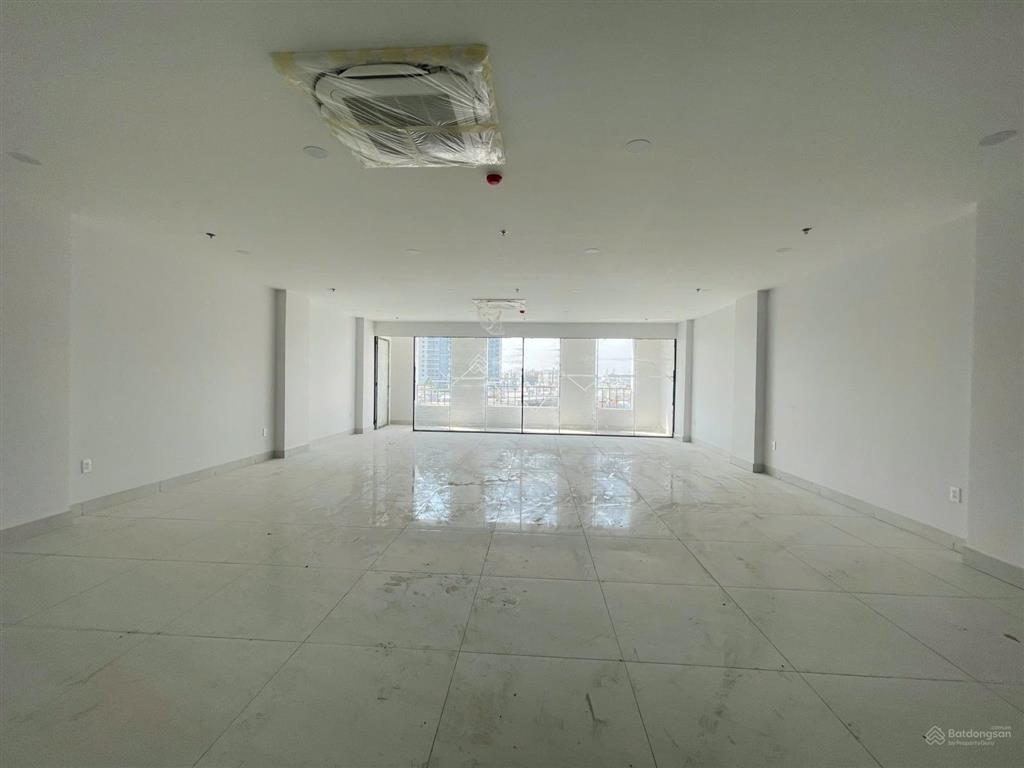 Cho thuê tòa nhà vip mặt tiền trương văn bang xây hầm 7 tầng phù hợp văn phòng chỉ 210 triệu/ tháng