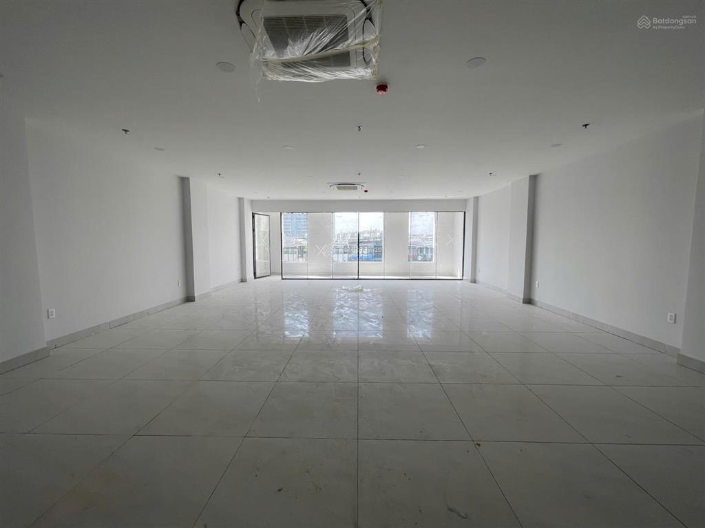 Cho thuê tòa nhà vip mặt tiền trương văn bang xây hầm 7 tầng phù hợp văn phòng chỉ 210 triệu/ tháng