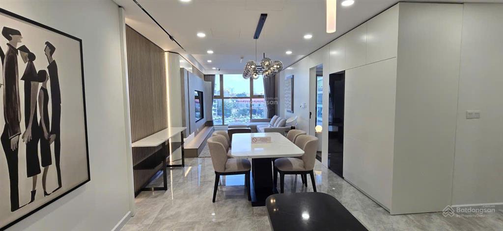 Chính chủ bán the queen 360 giải phóng full nội thất, diện tích 101m2, giá 97tr/m2