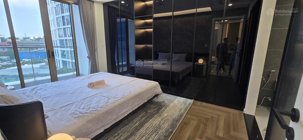 Chính chủ bán the queen 360 giải phóng full nội thất, diện tích 101m2, giá 97tr/m2