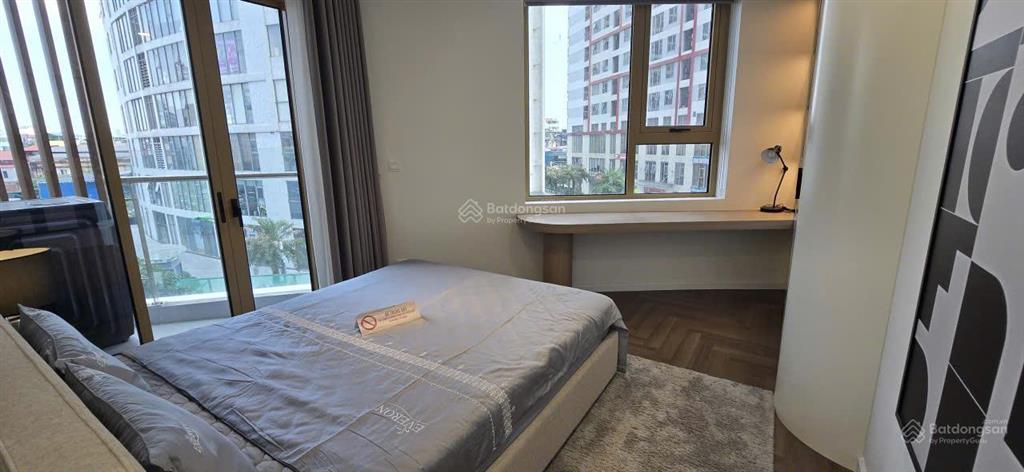 Chính chủ bán the queen 360 giải phóng full nội thất, diện tích 101m2, giá 97tr/m2