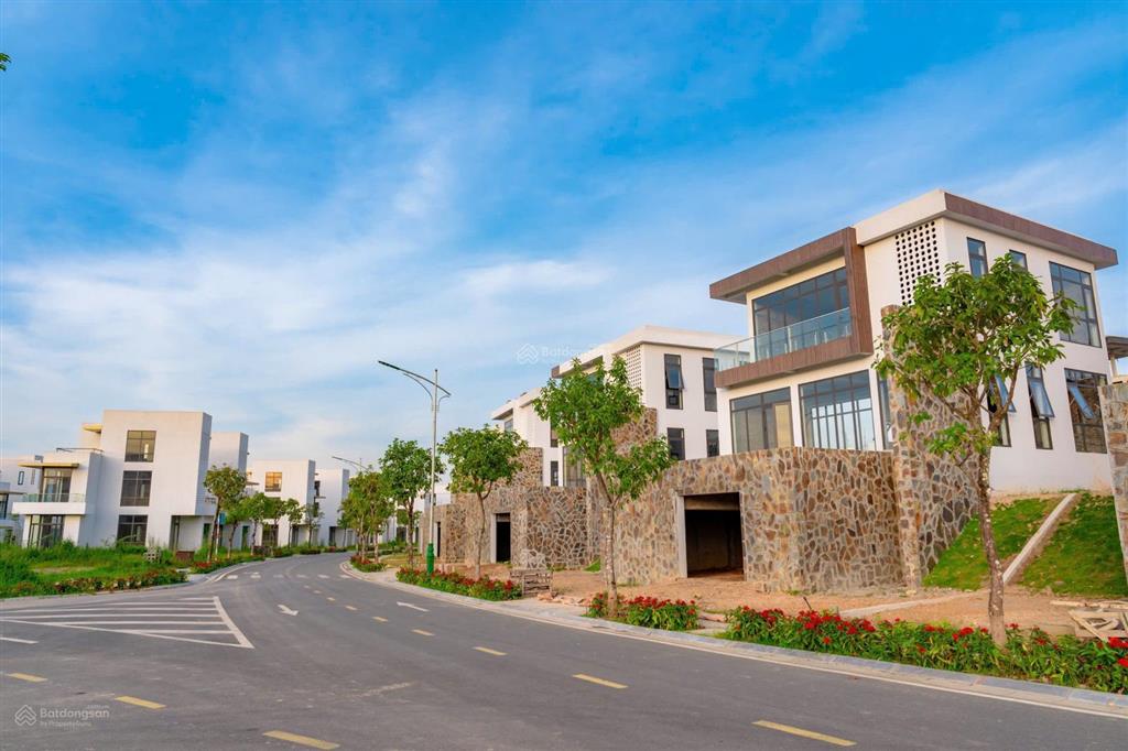 Cần bán biệt thự legacy hill 371m2 view suối, nhận nhà ngay