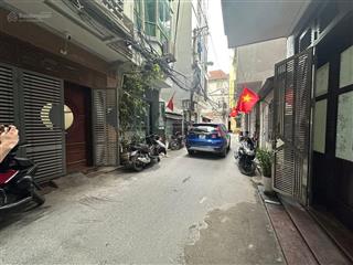 Nhà đẹp ô tô đỗ cửa, ngõ rộng, nhà dân xây chắc chắn, cách siêu thị 3 phút đi bộ