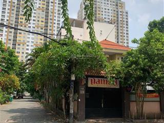 Đẳng cấp góc 2mt biệt thự sân vườn khu trần não q2. dt 10x21.5m  200m2, 3 tầng. giá tốt 52 tỷ tl