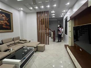 Cho thuê nhà 4 tầng full nội thất rộng thoáng, ô tô vào cửa tại ngõ 20 nguyênc chánh.