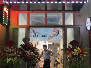 Kiot đã làm gác xép chắc chắn, hiện đang kinh doanh tốt