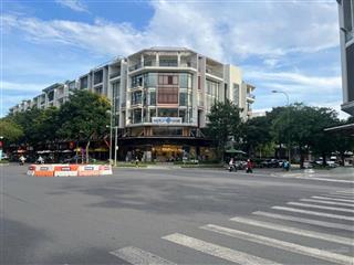 Tdt 1.680m2, nằm ngay góc 2 mặt tiền đường nguyễn thị nhung, cho thuê giá 200 triệu đồng/tháng