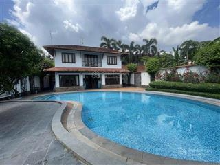 Bán biệt thự song lập có hồ bơi siêu rộng, 658m² thực tế 851 m² (22x30m), 2 tầng, 106 tỷ (nở hậu)