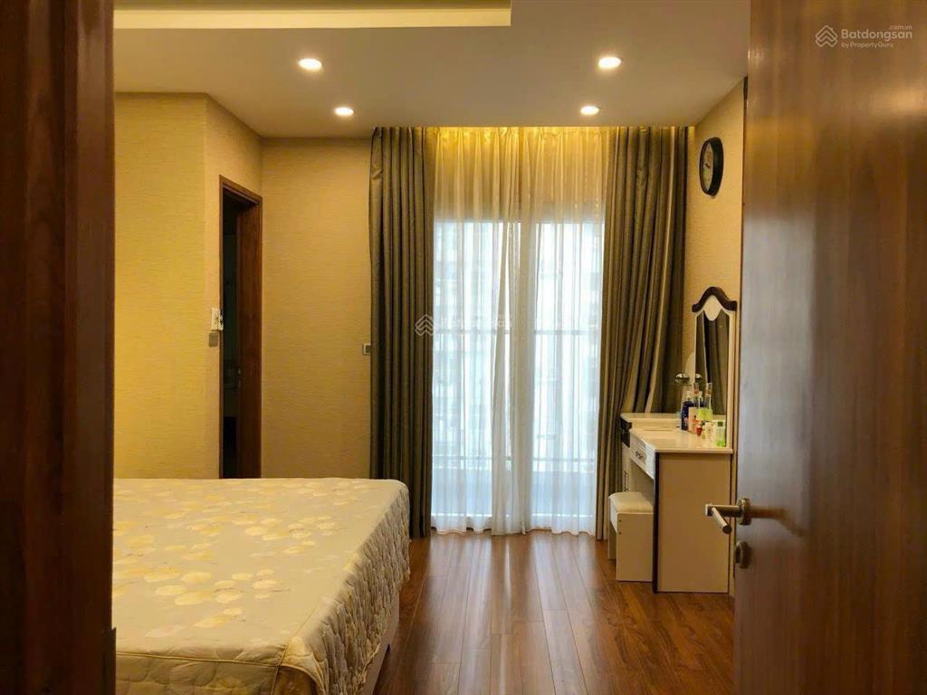 Tôi cần bán căn góc 4pn toà golden palace mễ trì  163m²  full, sẵn sổ có slot ô tô