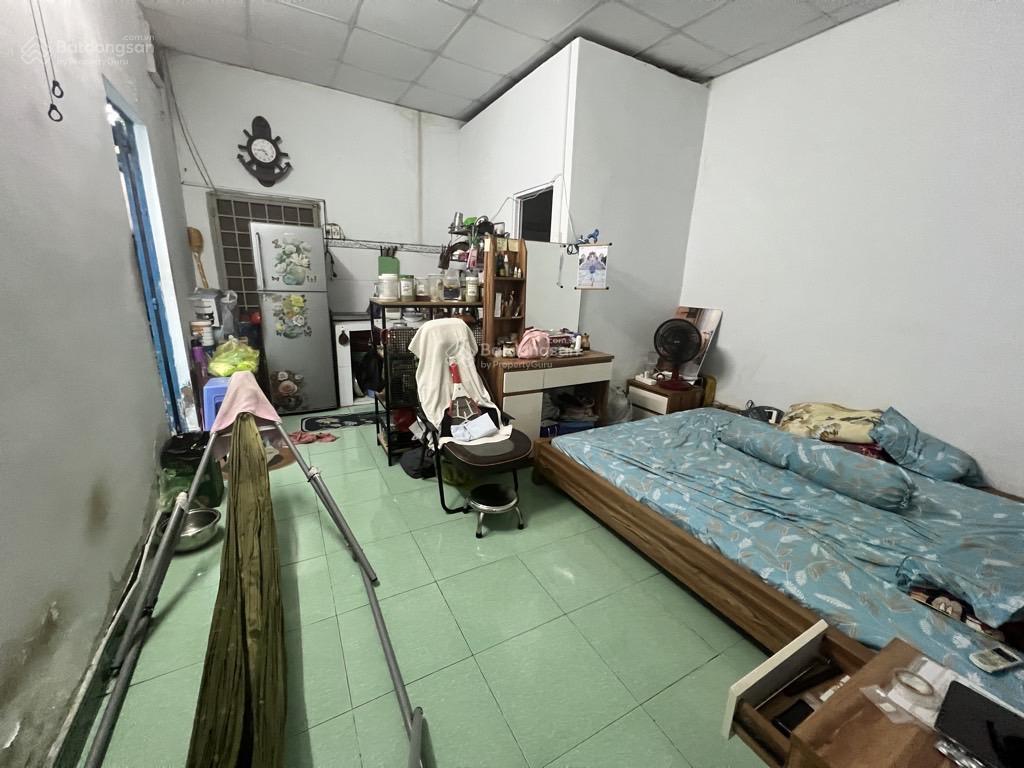 Bán nhà c4 cũ  84m2  oto đến cửa  1 căn duy nhất ngay chợ 26 tây hoà cách metro 200m chỉ 4tỷ8