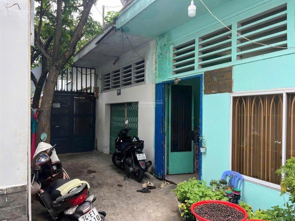 Nhà cấp 4 trần xuân soạn quận 7 ô tô quay đầu