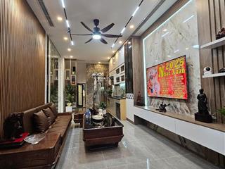Dân xây 2 mặt dt 45m2, mt 4m, giá nhỉnh 11 tỷ ngõ trung tâm nguyễn sơn quá đẹp