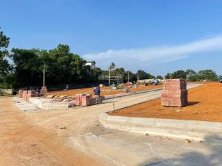 Cắt lỗ 200tr bán lô góc 100m2  trục chính đường nhựa kinh doanh  gần trường sĩ quan lục quân