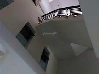 Nhà 4m x 14m, 03 tầng, hẻm xe hơi quay đầu, sổ hồng chính chủ lâu đời.