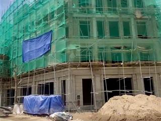 Bán shophouse góc  góc vinhomes cổ loa, 30 tỷ, 121m2, 4pn, 4wc, 5 tầng, mặt tiền 28m