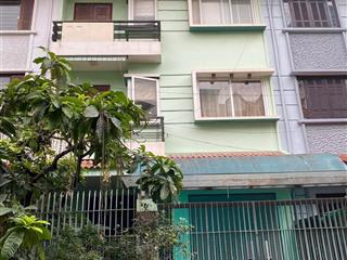 Biệt thự liền kề nằm giữa tt quận ba đình  an ninh 24/24 có bảo vệ .dt 105m, 4t. bán 33,9tỷ