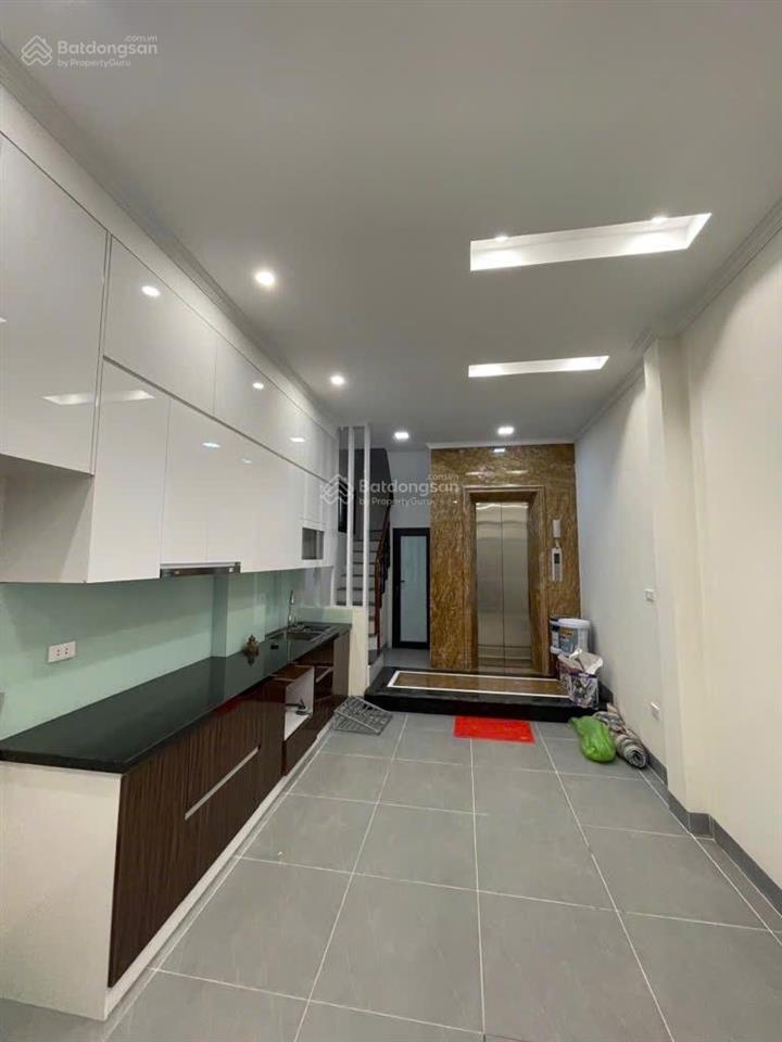 Chính chủ cho thuê phòng kk, nhà mới có thang máy. tại ngõ 97 văn cao. ngõ to rộng gần ô tô