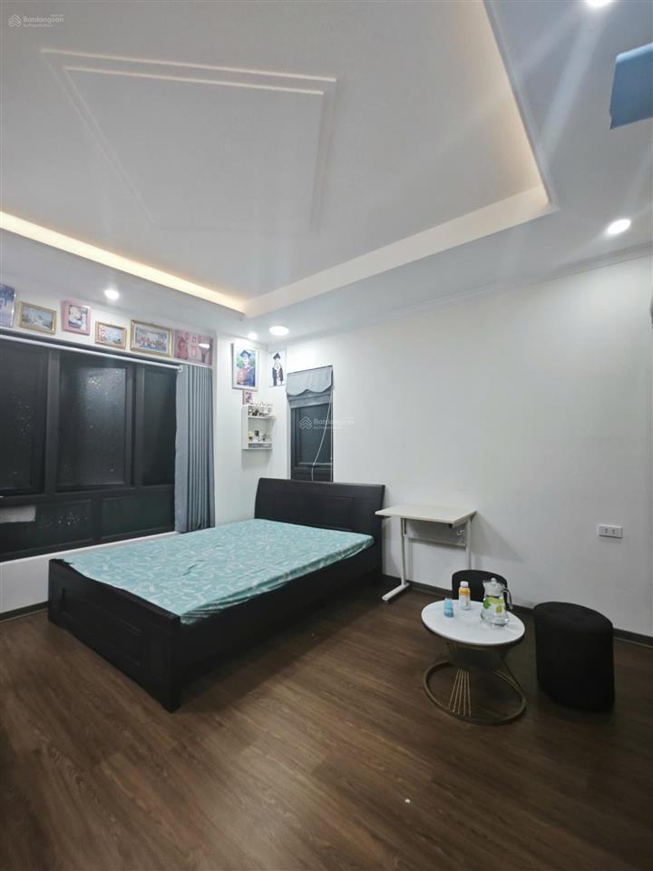 Chính chủ cho thuê phòng kk, nhà mới có thang máy. tại ngõ 97 văn cao. ngõ to rộng gần ô tô