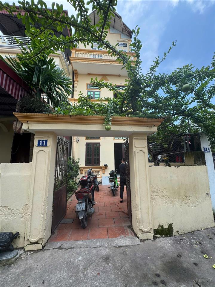Cần sang tên lô đất 105m2 , có sẵn nhà 2,5 tầng ngay đầu làng thôn cự đà đặng xá gia lâm.