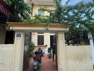 Cần sang tên lô đất 105m2 , có sẵn nhà 2,5 tầng ngay đầu làng thôn cự đà  đặng xá  gia lâm.