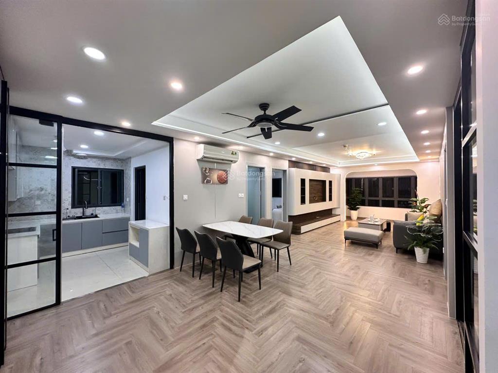 Bán căn hộ 3pn, 2wc, 8,2 tỷ, 83m2 tại 17t7 khu đô thị trung hòa  nhân chính, cầu giấy, hà nội