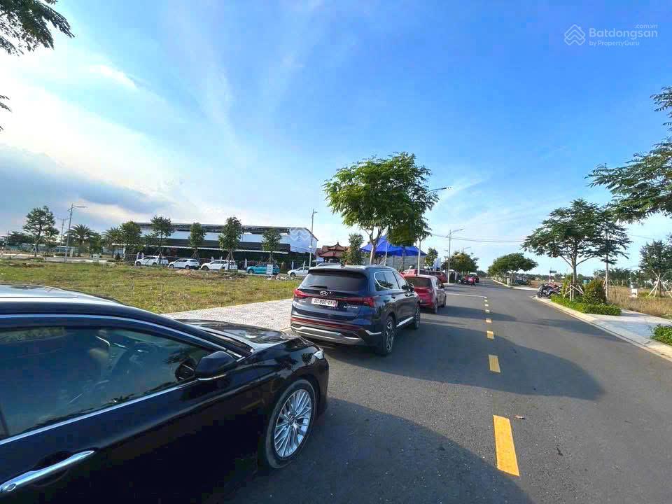 Cần bán gấp đất nền khu vực long an bình chánh, full thổ cư, vuông sổ