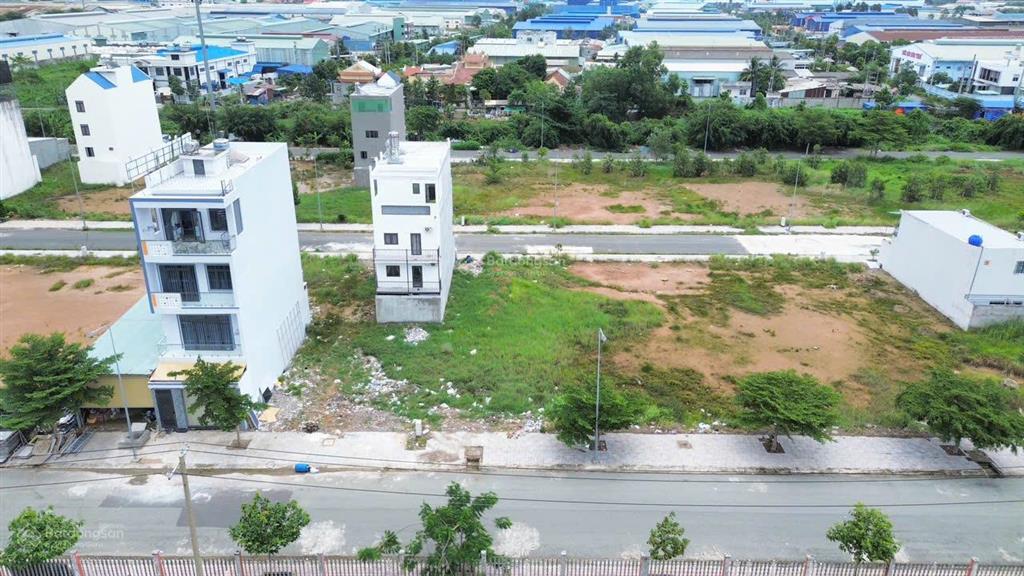 Đất mặt tiền thổ cư, view hồ , 2,375 tỷ, 105m2, sổ đỏ đầy đủ
