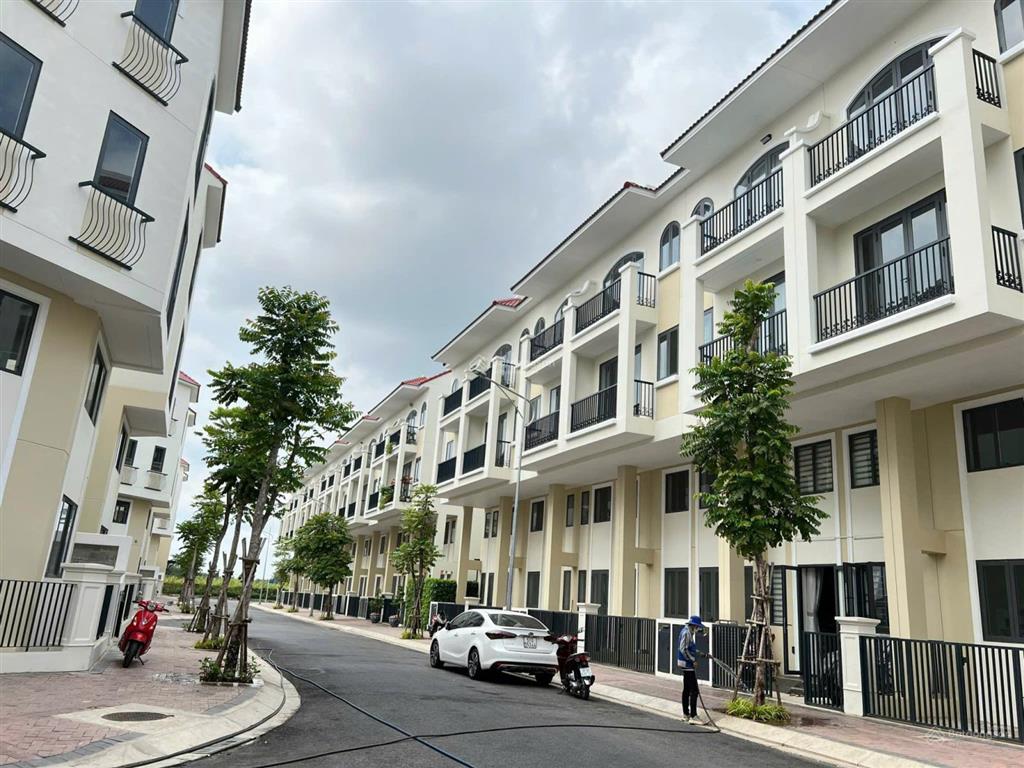 Hàng chuyển nhượng senturia nsg giá tốt nhất chỉ 6.8 tỷ, nhận nhà và sổ hồng trao tay