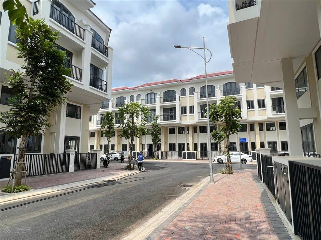 Hàng chuyển nhượng senturia nsg giá tốt nhất chỉ 6.8 tỷ, nhận nhà và sổ hồng trao tay