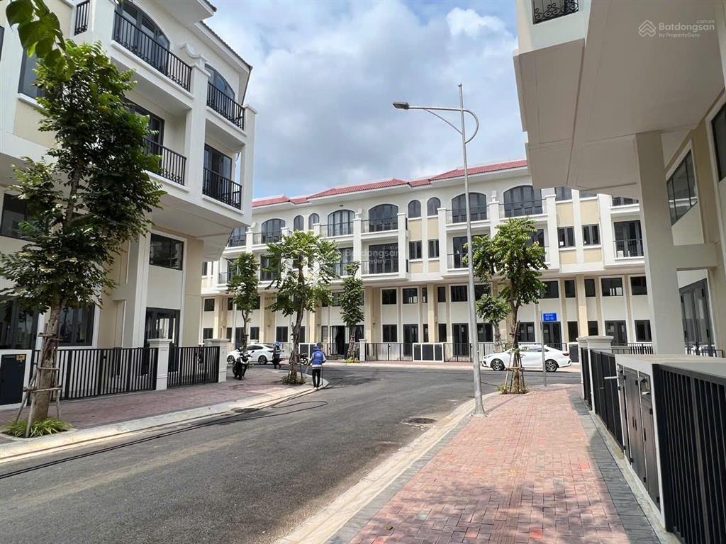 Hàng chuyển nhượng senturia nsg giá tốt nhất chỉ 6.8 tỷ, nhận nhà và sổ hồng trao tay