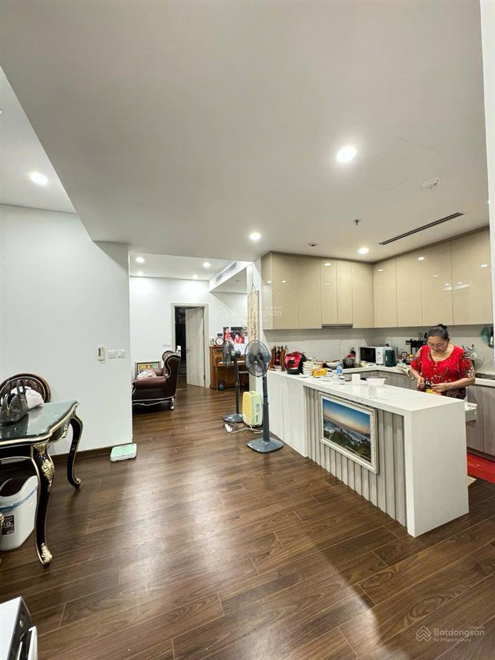 Hàng hiếm, bán gấp! chính chủ cần bán gấp căn đập thông view hồ 120m2 tk 4pn3vs full nt xịn giá tốt