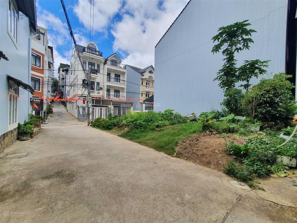 Bán đất góc 2 mặt tiền xe hơi tránh nhau ngay trường thpt bùi thị xuân ngã 5 đại học đà lạt
