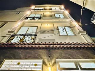 Chị trang bán gấp nhà đường oto hồ văn huêp9phú nhuận. giá 3tỷ450/83.5m2 cho thuê 26tr/th gần chợ