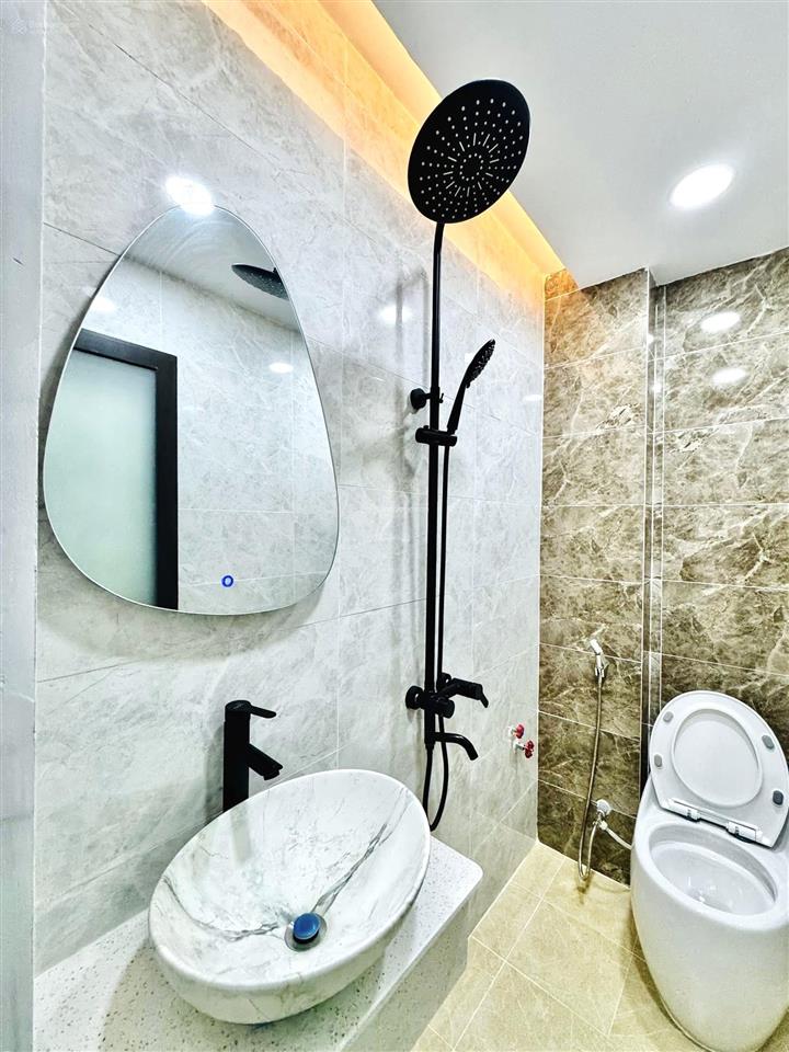 Chú tư lớn tuổi muốn bán nhà phan đình phùngp1phú nhuận. giá 4tỷ290/83,6m2 gần cao đẳng thuê 21tr