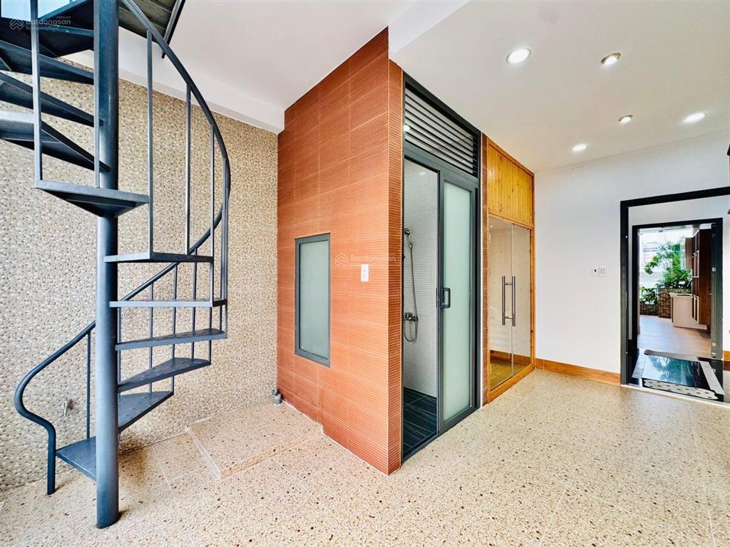 Bán gấp nhà riêng chính chủ nguyễn trung ngạn  q1 gần cầu ba son. 69,6m2 cho thuê 25tr