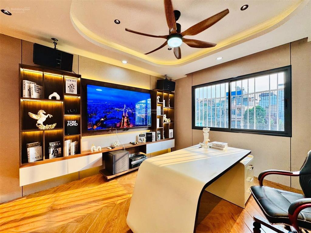 Bán gấp nhà riêng chính chủ nguyễn trung ngạn  q1 gần cầu ba son. 69,6m2 cho thuê 25tr