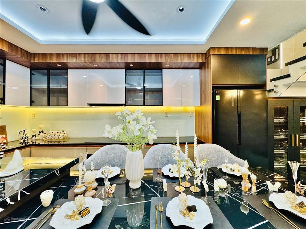 Bán gấp nhà riêng chính chủ nguyễn trung ngạn  q1 gần cầu ba son. 69,6m2 cho thuê 25tr