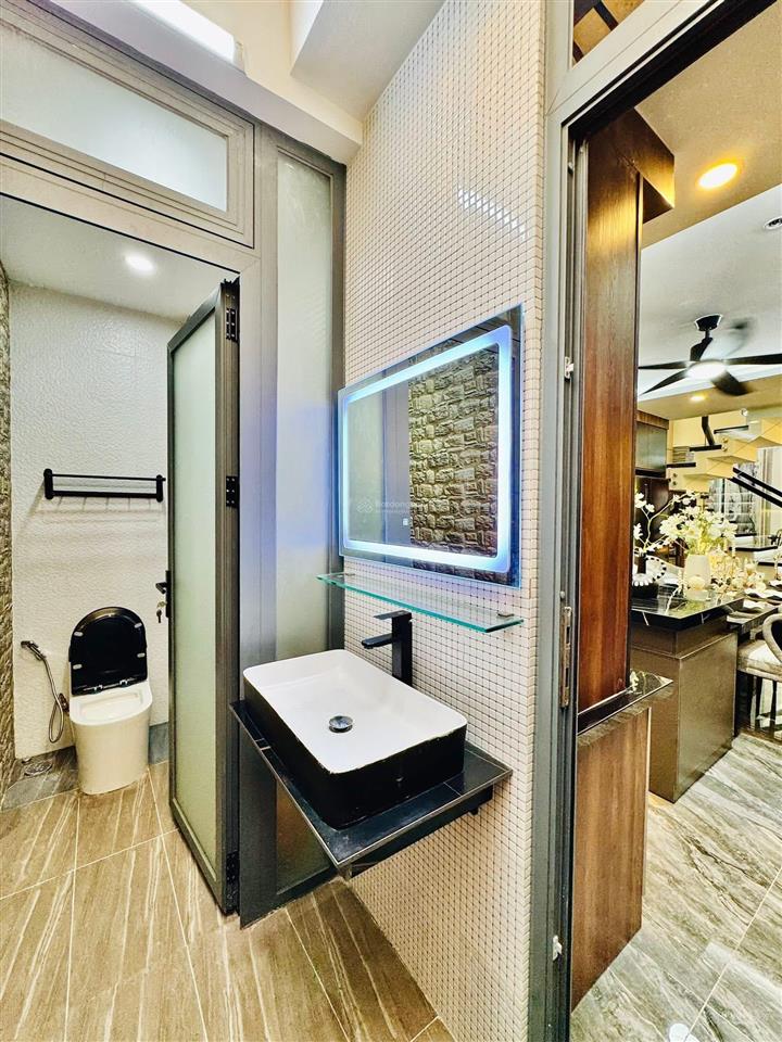 Bán gấp nhà riêng chính chủ nguyễn trung ngạn  q1 gần cầu ba son. 69,6m2 cho thuê 25tr