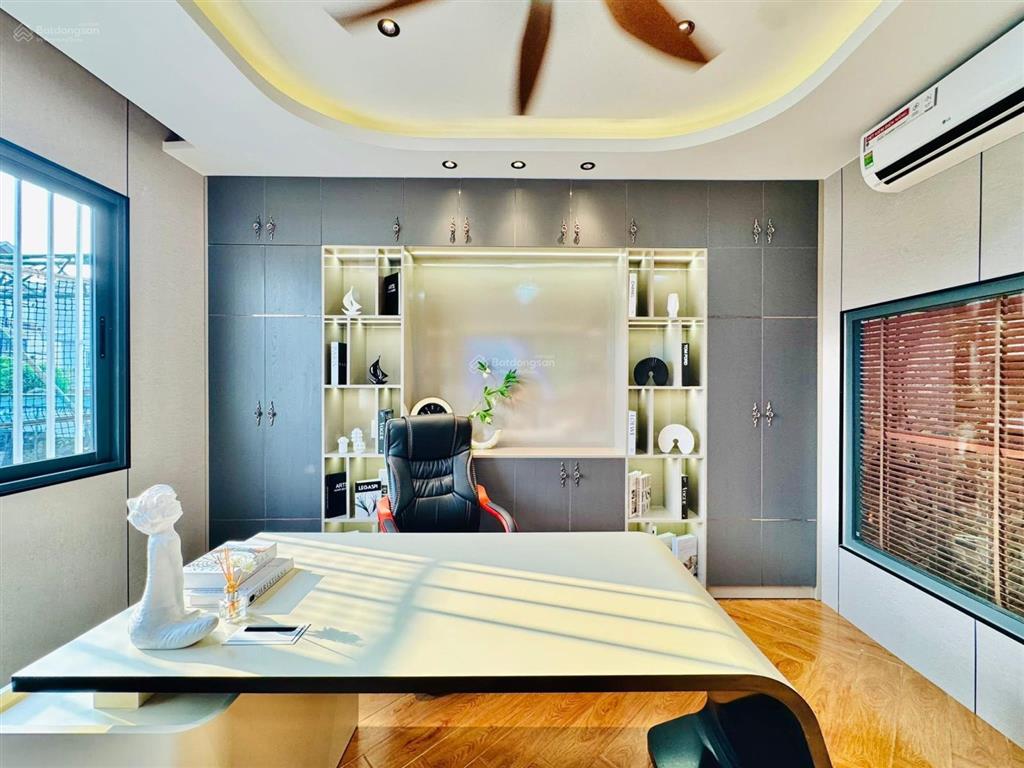 Bán gấp nhà riêng chính chủ nguyễn trung ngạn  q1 gần cầu ba son. 69,6m2 cho thuê 25tr