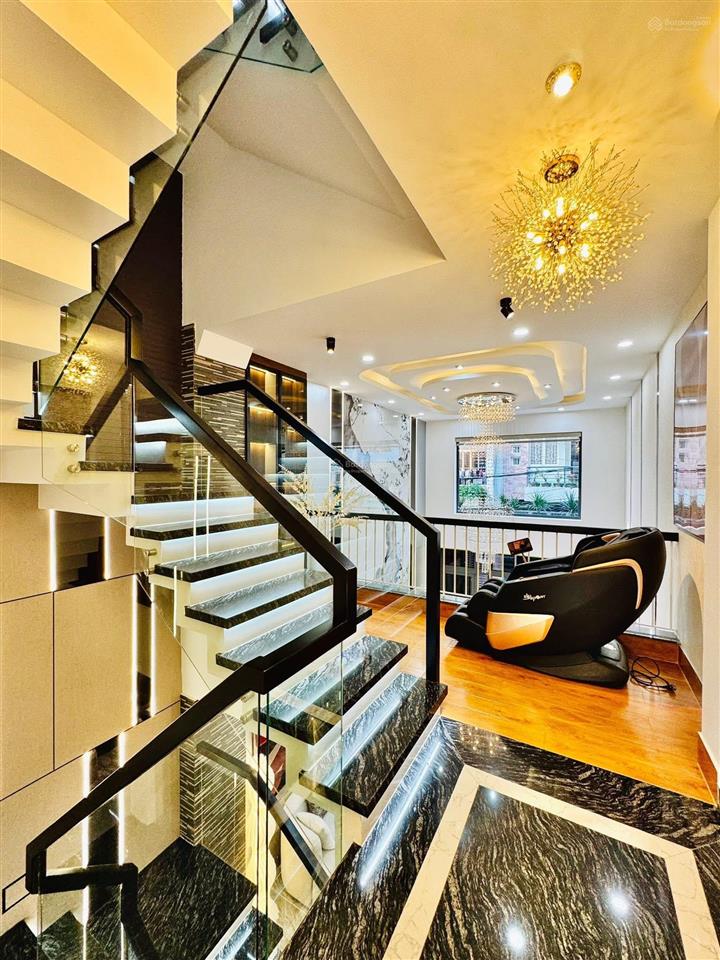 Bán gấp nhà riêng chính chủ nguyễn trung ngạn  q1 gần cầu ba son. 69,6m2 cho thuê 25tr