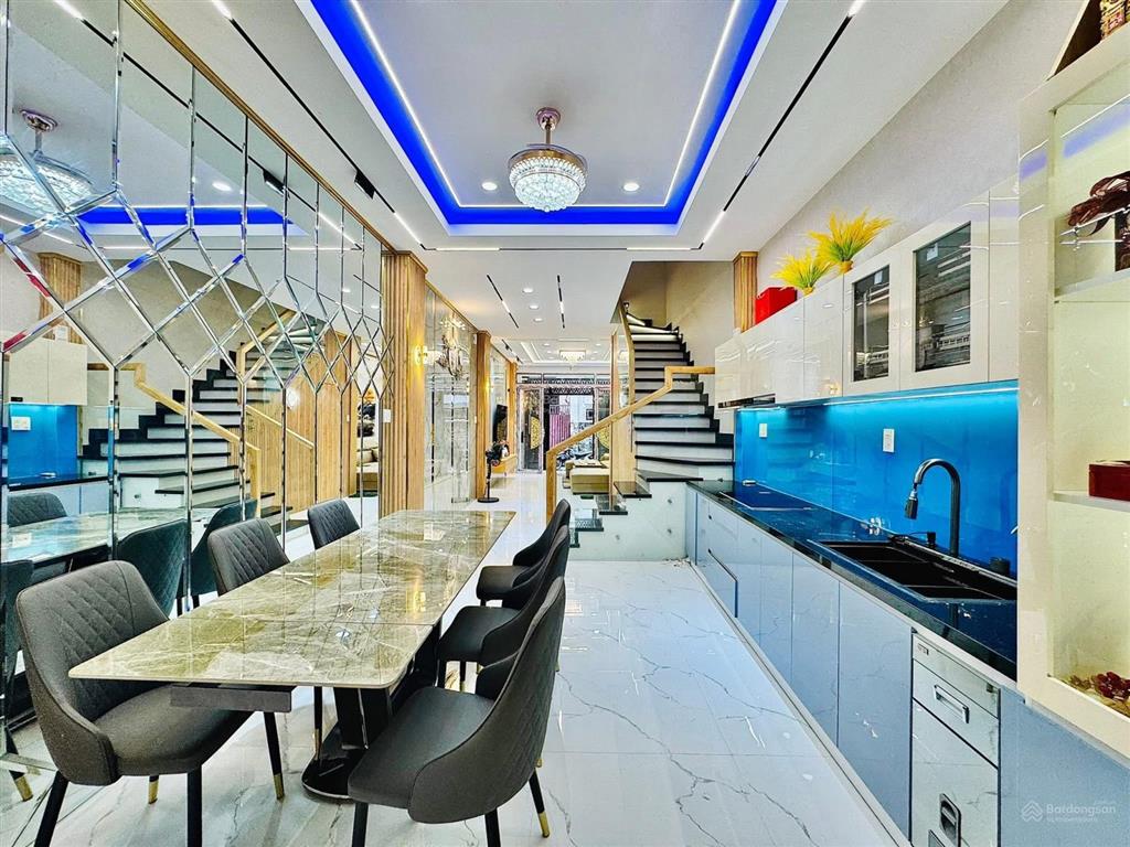 Cần bán gấp nhà đường oto trần huy liệup11phú nhuận. chỉ 4tỷ2/79m2 gần trường tiểu học, thuê 24tr