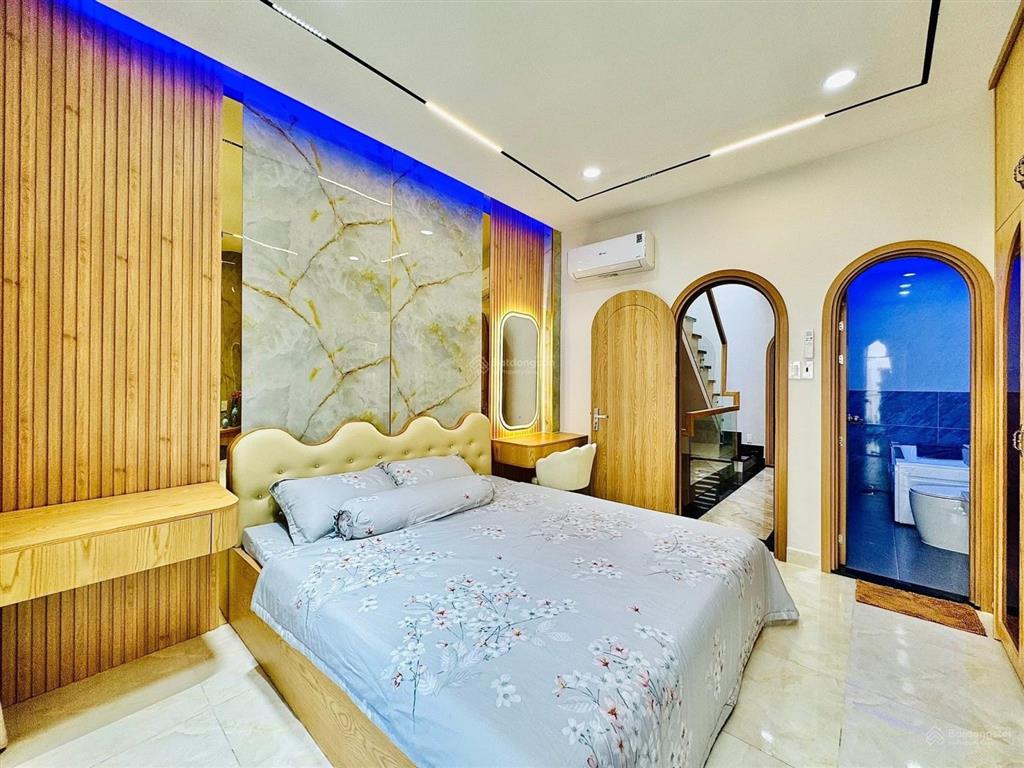 Cần bán gấp nhà đường oto trần huy liệup11phú nhuận. chỉ 4tỷ2/79m2 gần trường tiểu học, thuê 24tr