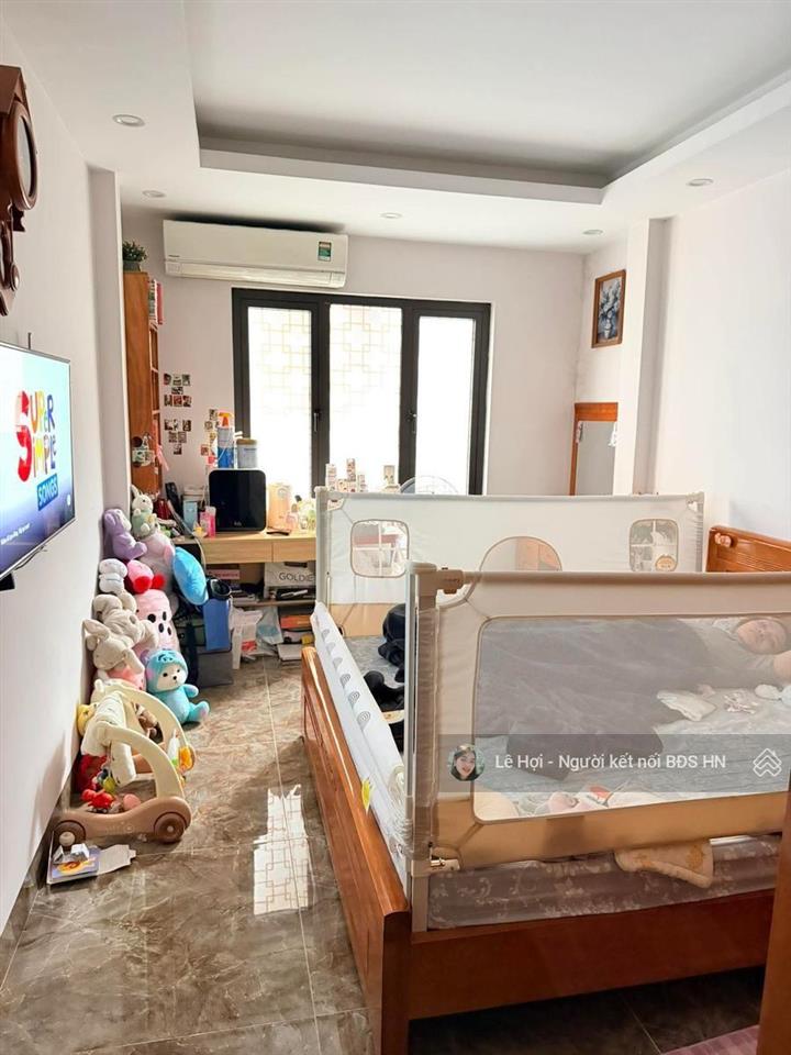 Bán nhà dân xây phố tôn đức thắng, đống đa 35m2* 5 tầng, nhà gần phố, khu an sinh tốt, giá hợp lý.