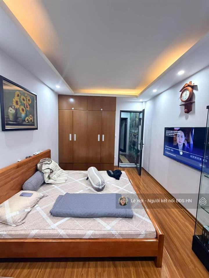 Bán nhà dân xây phố tôn đức thắng, đống đa 35m2* 5 tầng, nhà gần phố, khu an sinh tốt, giá hợp lý.