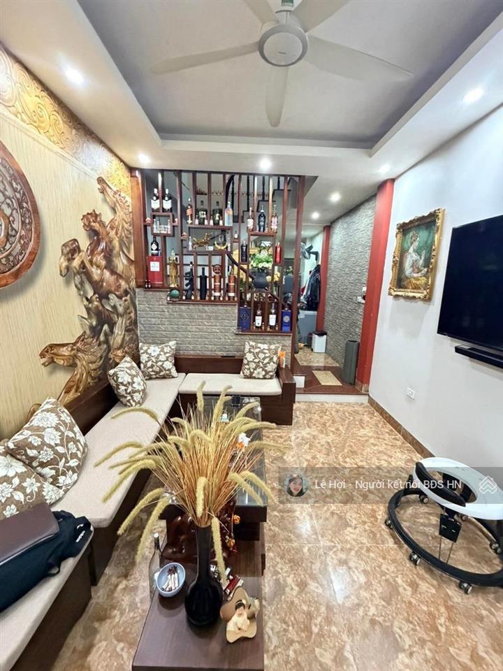 Bán nhà dân xây phố tôn đức thắng, đống đa 35m2* 5 tầng, nhà gần phố, khu an sinh tốt, giá hợp lý.