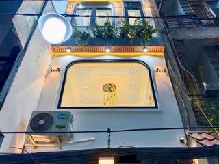 Bán gấp nhà đường 6m nguyễn thiện thuật  q3. giá 4tỷ620. đang cho thuê 31tr. gần ngã sáu cộng hòa