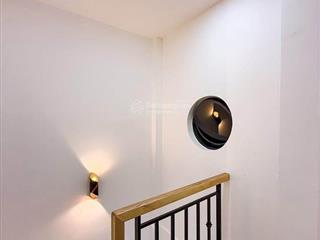 Bán gấp nhà đường 7m lý chính thắng  q3. giá 4tỷ730. đang cho thuê 28tr. gần bệnh viện quận 3