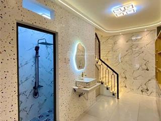Bán căn nhà đường 5.5m lê hồng phong q10. giá 4tỷ190. đang cho thuê 22tr. gần bệnh viện nhi đồng 1